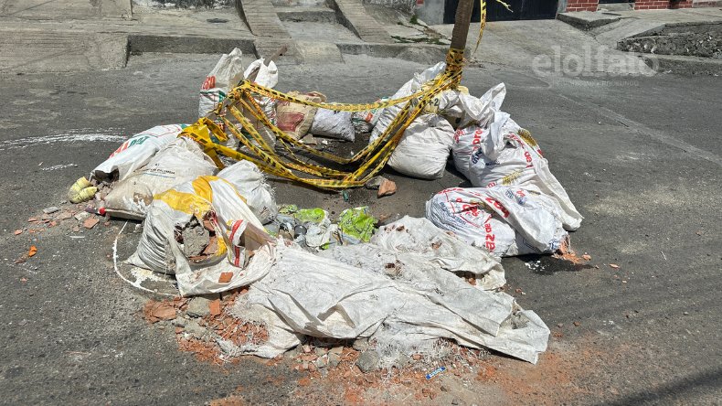 Habitantes del barrio Gaitán denuncian hueco que pone en riesgo a peatones y vehículos Habitantes del barrio Gaitán denuncian hueco que pone en riesgo a peatones y vehículos