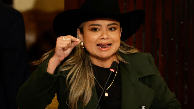 Congresista dice que la izquierda busca perpetuarse en el poder usando recursos del Estado