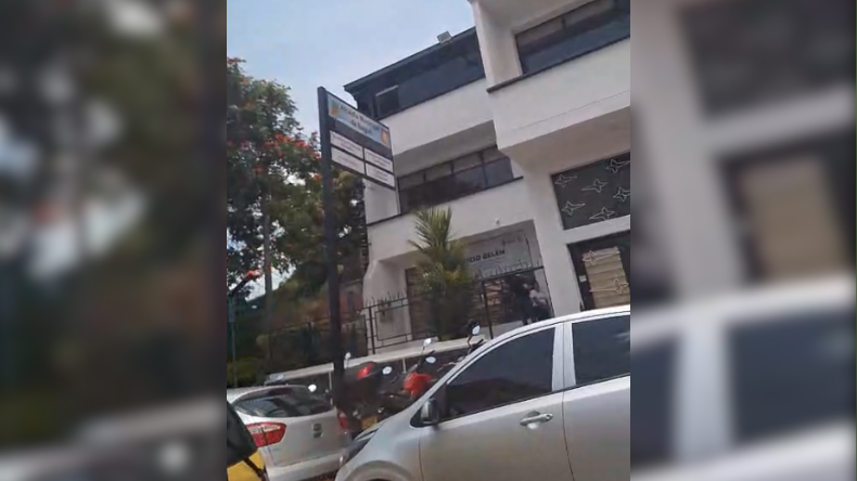 Congestión en Belén por parqueo frente a sede de la Alcaldía Congestión en Belén por parqueo frente a sede de la Alcaldía