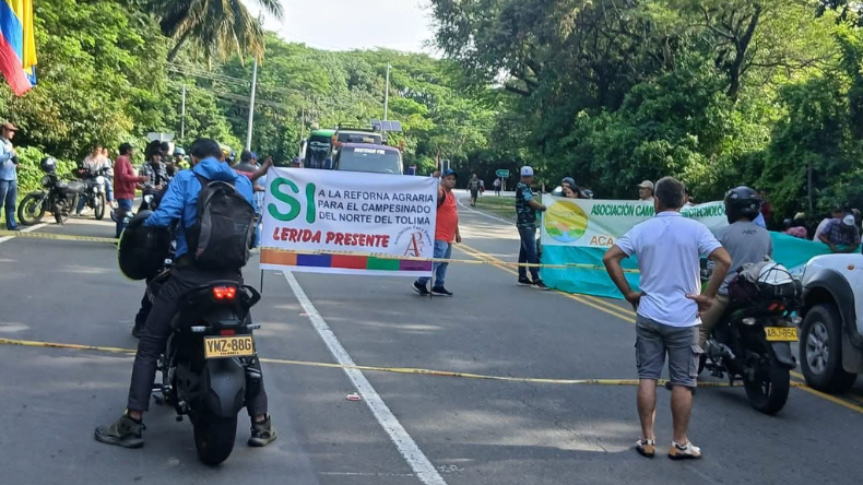 Campesinos del norte del Tolima bloquean vía entre Mariquita e Ibagué Campesinos del norte del Tolima bloquean vía entre Mariquita e Ibagué