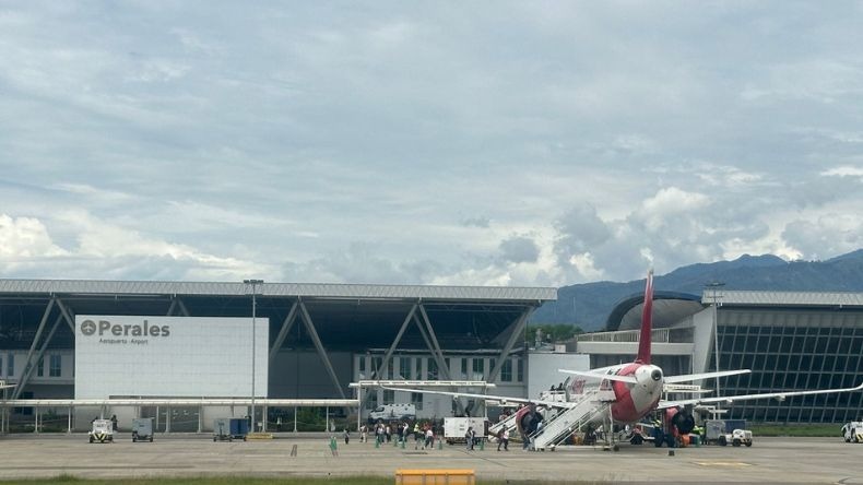 Susto en vuelo de Avianca que salía de Ibagué: entre los pasajeros iba la alcaldesa Johana Aranda Susto en vuelo de Avianca que salía de Ibagué: entre los pasajeros iba la alcaldesa Johana Aranda