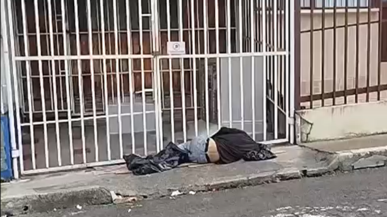 Habitantes de calle tienen desesperados a la comunidad del barrio Cádiz Habitantes de calle tienen desesperados a la comunidad del barrio Cádiz