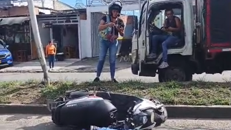 Motociclista murió arrollado por un camión en la avenida Mirolindo de Ibagué Motociclista murió arrollado por un camión en la avenida Mirolindo de Ibagué