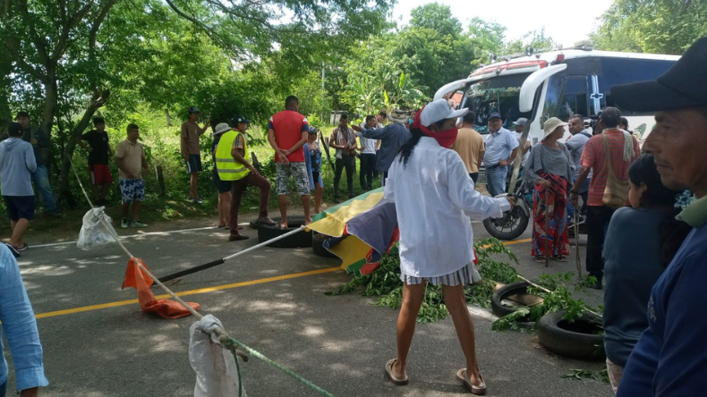 Bloqueo en la vía Ortega–Guamo por falta de energía eléctrica Bloqueo en la vía Ortega–Guamo por falta de energía eléctrica