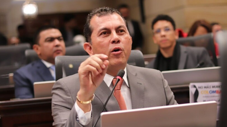 El desespero de Carlos Edward por llegar al Senado de la República El desespero de Carlos Edward por llegar al Senado de la República