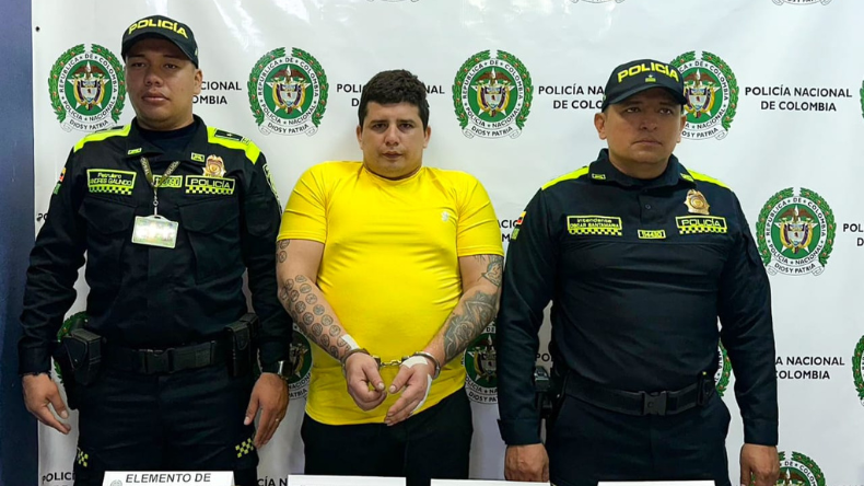 Intentó huir por los techos para evitar a la Policía, pero fue capturado en Ibagué Intentó huir por los techos para evitar a la Policía, pero fue capturado en Ibagué
