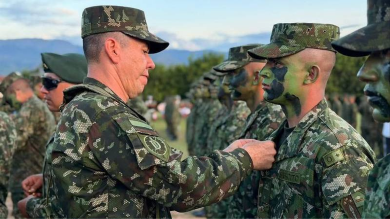 Ordenan al Ejército incluir la opción de género “no binario” en trámites del servicio militar Ordenan al Ejército incluir la opción de género “no binario” en trámites del servicio militar