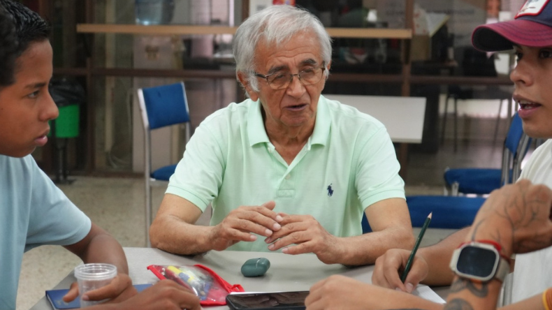 A sus 75 años, decidió empezar a estudiar en la Universidad del Tolima A sus 75 años, decidió empezar a estudiar en la Universidad del Tolima