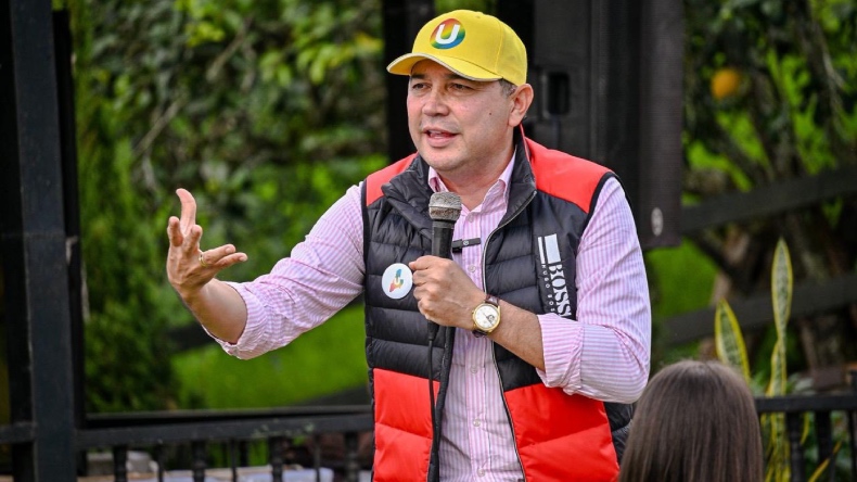 Andrés Hurtado se atribuye la reconstrucción de la piscina de olas del Parque Deportivo Andrés Hurtado se atribuye la reconstrucción de la piscina de olas del Parque Deportivo