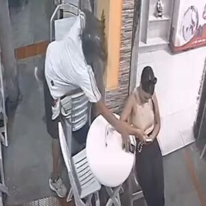 Hurtan celular a trabajadora de una heladería en El Espinal