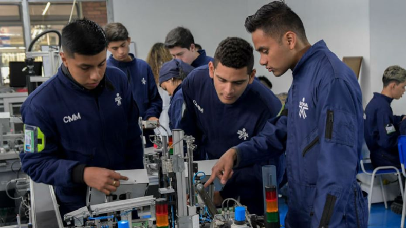 Colombianos podrán aplicar a 177 empleos en Canadá y España Colombianos podrán aplicar a 177 empleos en Canadá y España