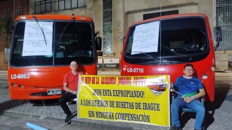Transportadores esperan acuerdo tras cinco días de protesta en Ibagué Transportadores esperan acuerdo tras cinco días de protesta en Ibagué
