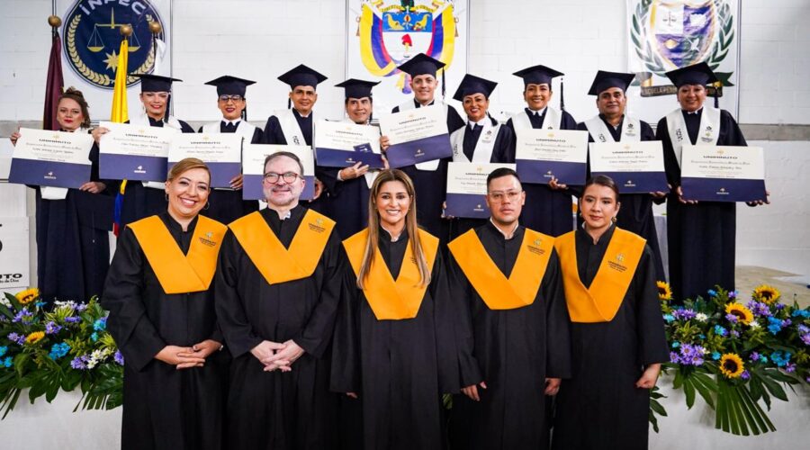 Internos y guardianes de la cárcel de Picaleña se gradúan como comunicadores sociales Internos y guardianes de la cárcel de Picaleña se gradúan como comunicadores sociales
