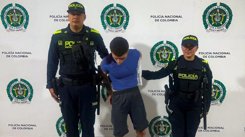 Detienen en el centro de Ibagué a un hombre señalado de hurto con arma blanca Detienen en el centro de Ibagué a un hombre señalado de hurto con arma blanca