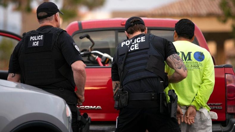 Redadas de ICE frenan la economía latina en Chicago Redadas de ICE frenan la economía latina en Chicago