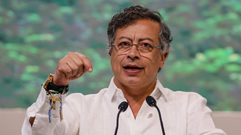 “Aún soy capaz de la seducción”: Petro responde a críticas por visita a burdel “Aún soy capaz de la seducción”: Petro responde a críticas por visita a burdel