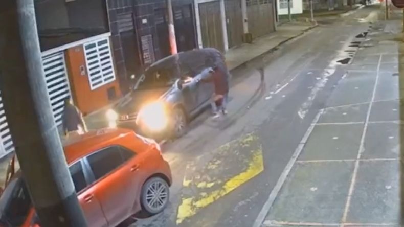 Periodista denuncia violento robo de su camioneta en Bogotá: “Esta ciudad es invivible” Periodista denuncia violento robo de su camioneta en Bogotá: “Esta ciudad es invivible”