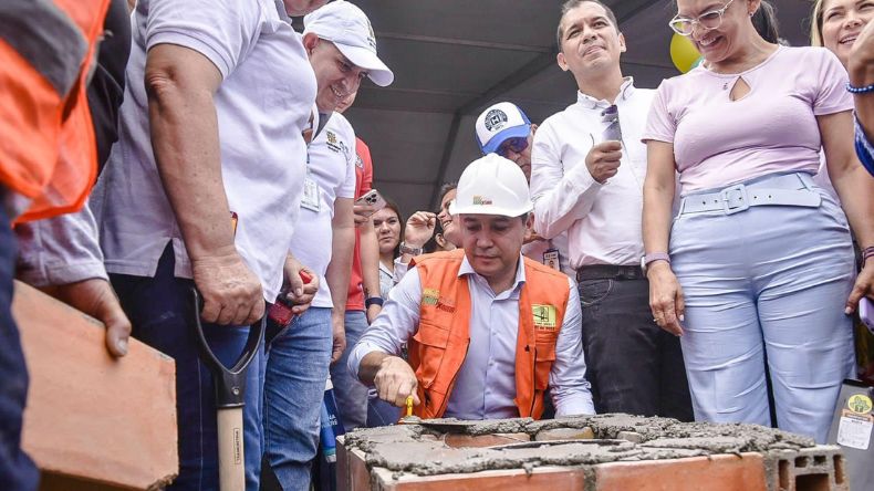 El puente fantasma de Hurtado sigue generando gastos millonarios a la Alcaldía de Ibagué El puente fantasma de Hurtado sigue generando gastos millonarios a la Alcaldía de Ibagué