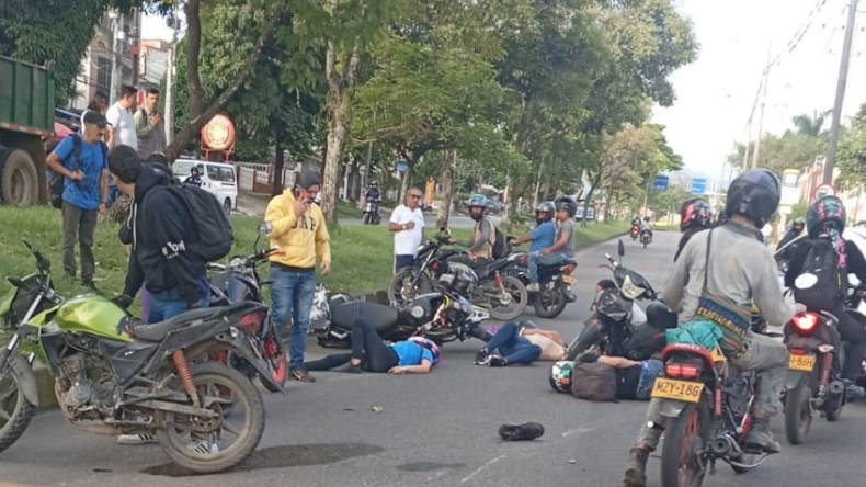 Accidente múltiple en Pedregal dejó cinco personas lesionadas Accidente múltiple en Pedregal dejó cinco personas lesionadas