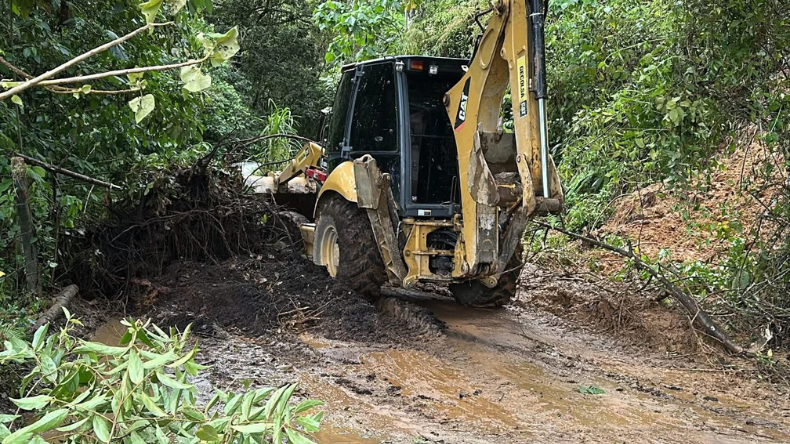 Fuertes lluvias provocaron el bloqueo de vías en Anzoátegui Fuertes lluvias provocaron el bloqueo de vías en Anzoátegui