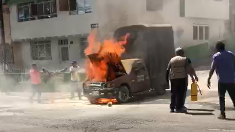 Emergencia: una camioneta se incendió en Ibagué Emergencia: una camioneta se incendió en Ibagué