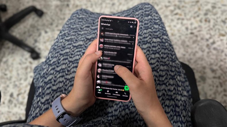 Crear stickers de compañeros en WhatsApp podría ser acoso laboral