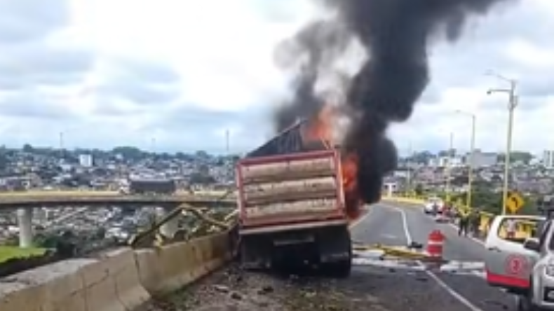 Grave accidente genera congestión vehicular en La Línea