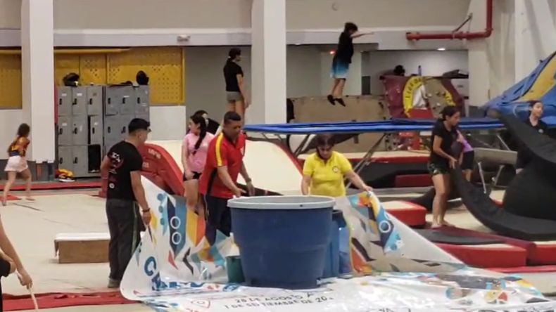 Denuncian fallas de energía y filtraciones de agua en el complejo deportivo de la 42