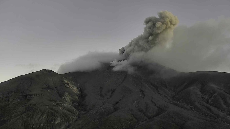 Emisión de ceniza del volcán Puracé alcanzó 1,7 kilómetros de altura Emisión de ceniza del volcán Puracé alcanzó 1,7 kilómetros de altura
