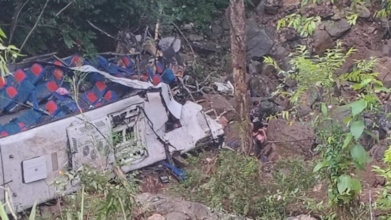Tragedia en Antioquia: 17 muertos tras caída de bus con estudiantes Tragedia en Antioquia: 17 muertos tras caída de bus con estudiantes