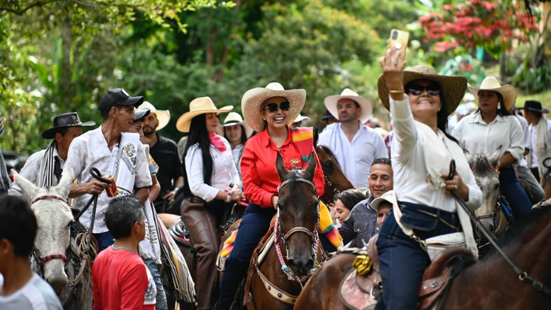 Animalista denuncia cabalgata en el Cañón del Combeima pese a prohibición judicial Animalista denuncia cabalgata en el Cañón del Combeima pese a prohibición judicial