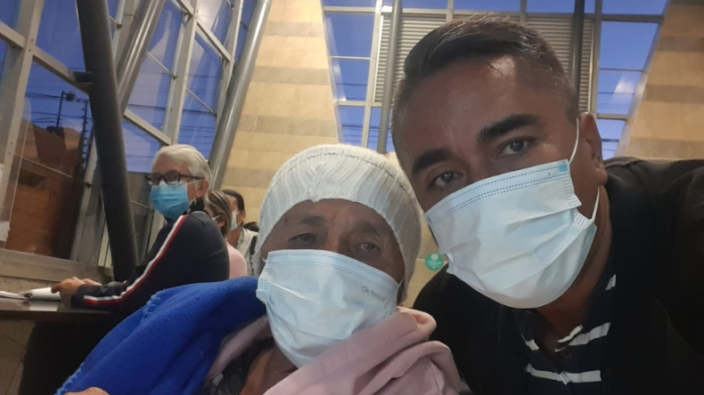 Hijo clama atención urgente para su madre que padece cáncer terminal Hijo clama atención urgente para su madre que padece cáncer terminal