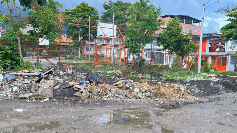Comunidad de Jardín Santander tuvo que recoger escombros que dejó el IBAL Comunidad de Jardín Santander tuvo que recoger escombros que dejó el IBAL