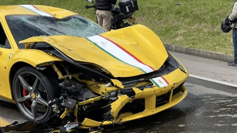 Un motociclista falleció tras ser arrollado por un Ferrari