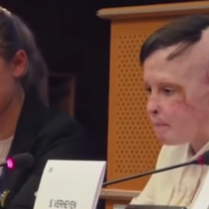 El relato del niño ucraniano que hizo llorar a la traductora en el Parlamento Europeo El relato del niño ucraniano que hizo llorar a la traductora en el Parlamento Europeo