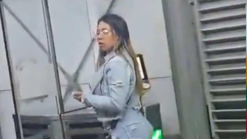Identifican a mujer que permitía el ingreso sin pago en Transmilenio Identifican a mujer que permitía el ingreso sin pago en Transmilenio