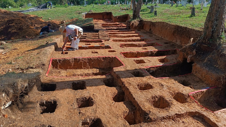 Familias de Planadas rastrean a sus desaparecidos en el cementerio de Chaparral Familias de Planadas rastrean a sus desaparecidos en el cementerio de Chaparral