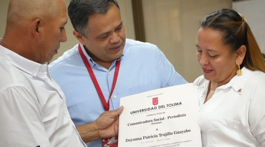 UT entregó título póstumo a la periodista Dayanna Guayabo UT entregó título póstumo a la periodista Dayanna Guayabo