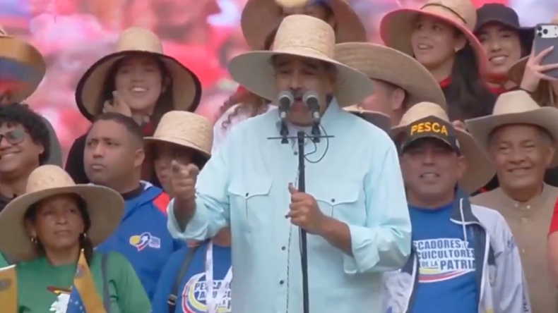 Maduro cantó “Don’t Worry, Be Happy” en medio de tensiones con EE.UU Maduro cantó “Don’t Worry, Be Happy” en medio de tensiones con EE.UU