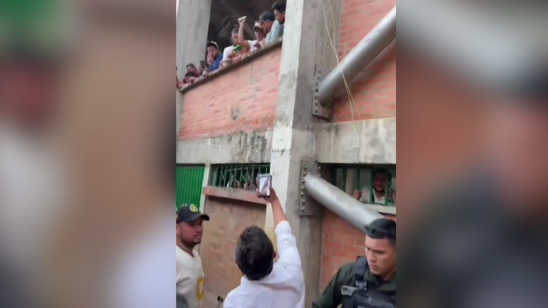 Alcalde de Barbosa insultó a manifestantes que rechazaban corrida de toros Alcalde de Barbosa insultó a manifestantes que rechazaban corrida de toros