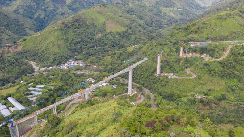 Grave accidente en Coello – Cocora: vehículo habría caído a abismo de 100 metros Grave accidente en Coello – Cocora: vehículo habría caído a abismo de 100 metros