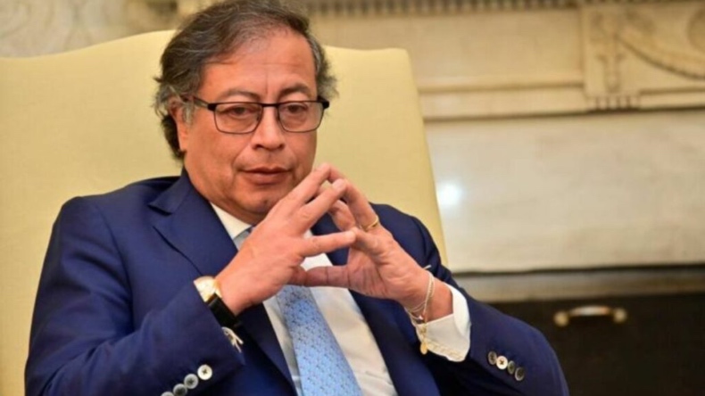 Petro defiende títulos cuestionados de la Fundación San José Petro defiende títulos cuestionados de la Fundación San José