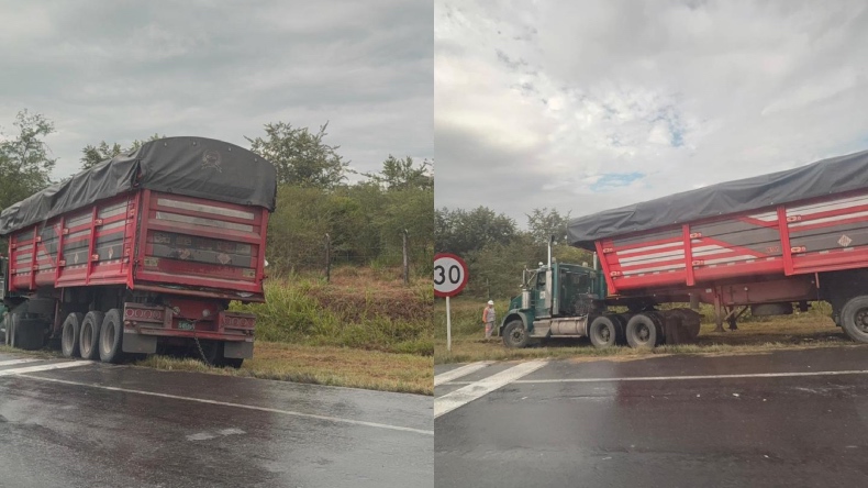 Tractocamión terminó fuera de la vía en la variante de Ibagué Tractocamión terminó fuera de la vía en la variante de Ibagué