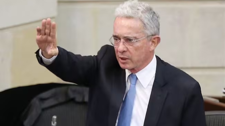 Uribe denuncia persecución judicial en plena campaña electoral Uribe denuncia persecución judicial en plena campaña electoral