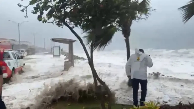 Cartagena enfrenta mar de leva con olas de hasta cuatro metros Cartagena enfrenta mar de leva con olas de hasta cuatro metros