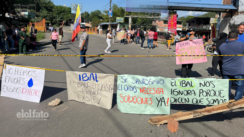 Bloqueo en la Ambalá: habitantes de El Oasis exigen solución urgente al alcantarillado Bloqueo en la Ambalá: habitantes de El Oasis exigen solución urgente al alcantarillado