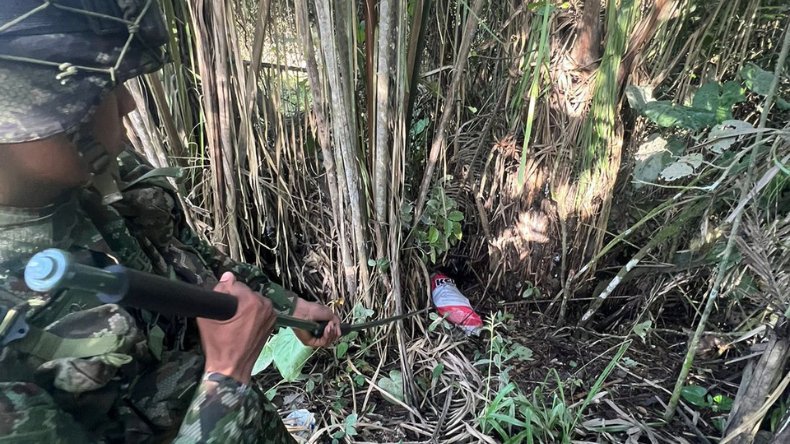 Ejército destruyó 43 explosivos en zona rural entre Rovira y Roncesvalles Ejército destruyó 43 explosivos en zona rural entre Rovira y Roncesvalles