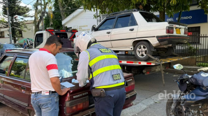 Agentes de tránsito inmovilizaron vehículos mal parqueados en barrio Cádiz Agentes de tránsito inmovilizaron vehículos mal parqueados en barrio Cádiz