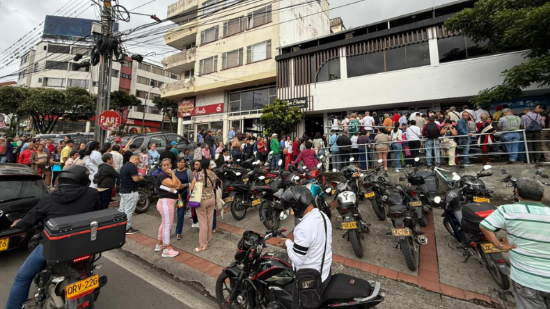 Caos en la entrega de medicamentos en Ibagué Caos en la entrega de medicamentos en Ibagué