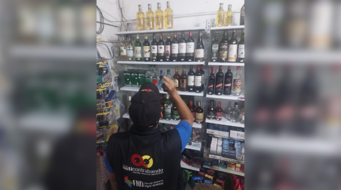 Incautan licor de contrabando durante operativos en fiestas de Honda Incautan licor de contrabando durante operativos en fiestas de Honda
